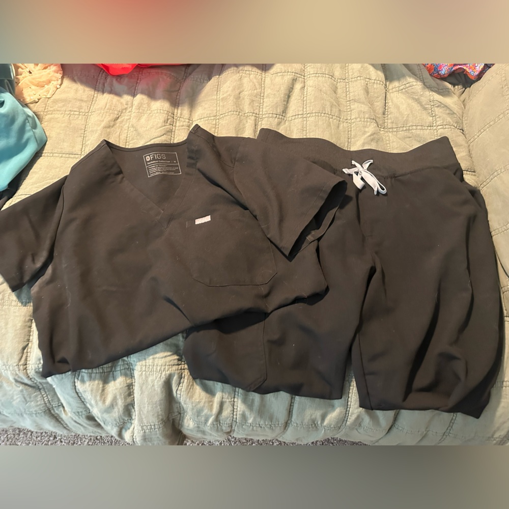 Figs black scrubs, Catarina top size Medium, Zamora joggers size large-petite